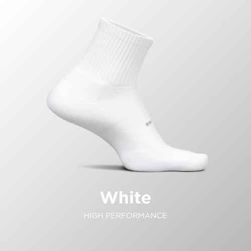 Feetures High Performance Max Cushion Quarter Tall Socks - Medium White (3 Pair)