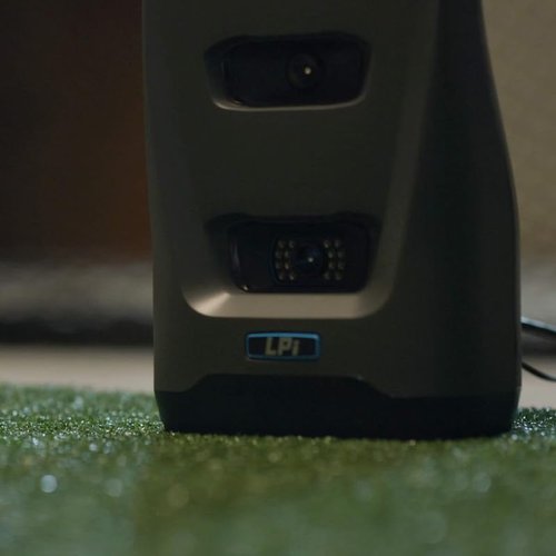 Bushnell LPi Simulator Bundle - High-Accuracy Indoor Golf Launch Monitor with FSX Play Gold, Projector & Turf Mat
