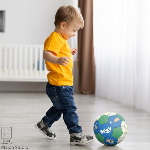 Bluey Jr PVC Soccer Ball - Vibrant Bluey Characters, Durable & Bouncy, Indoor & Outdoor Play, Includes Variation Bluey Jr / Soccer Ball