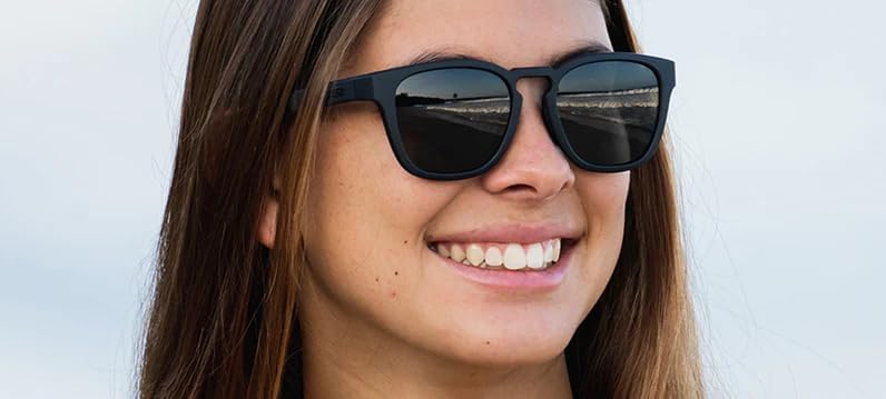 Tifosi Optics Smirk Sunglasses - Blackout Frame with Smoke Polarized Lenses for Ultimate Clarity