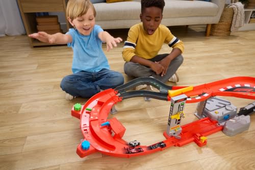 Hot Wheels Formula 1 Race Track Set with Licensed Cars & Boosters