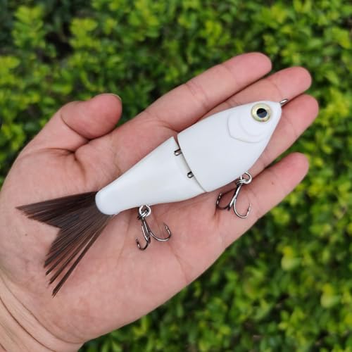 4.7in White Lifelike Fishing Lure with Fur Tail for Bass Trout Shad Musky