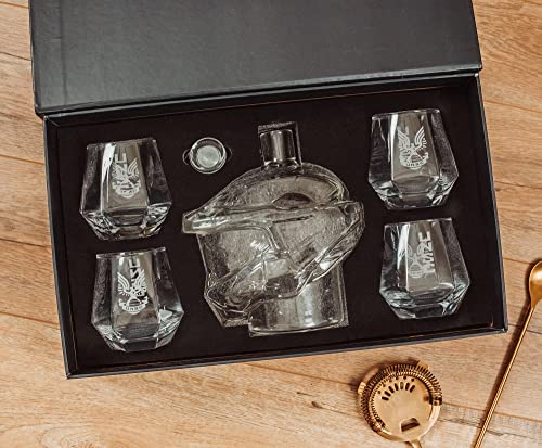 Halo Infinite Master Chief Whiskey Decanter Set with 4 Glasses - Official Game Memorabilia