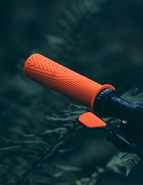 PNW Components Loam MTB Bike Grips - Lock-On Mountain Bike Handlebar Grips - 25A Tacky Rubber - Ergonomic Trail & Enduro Grip - 30mm or 34mm - Multiple Colors (Blackout, XL)