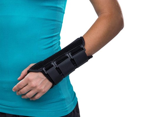 Donjoy ComfortFORM Wrist Support - Right - Medium