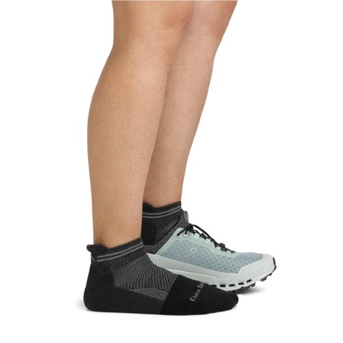 Darn Tough Women's Run No Show Tab Ultra-Lightweight Sock (Style 1043) - Zenith, Large