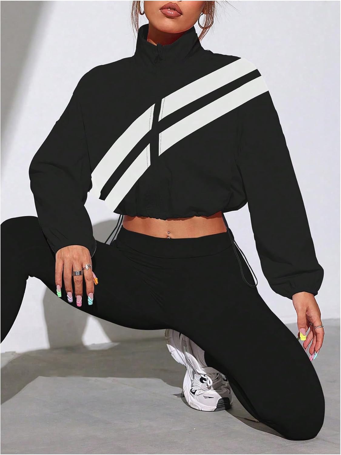 Verdusa Women's Lightweight Athletic Windbreaker Jacket - Cropped Color Block Design