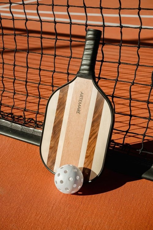 New Traditional Pickleball Paddle Set – 2 Classic Real Wood Pickleball Paddles + 2 Balls – Outdoor Sport for Casual Court Play