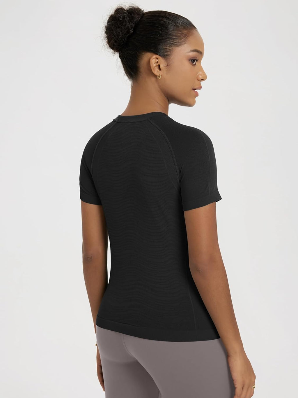 ODODOS Women's Seamless Performance Short Sleeve T-Shirt - Lightweight Breathable Slim Fit Running Workout Top -Waist Length