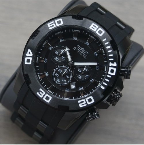 Invicta Men's Pro Diver Quartz Watch - Stylish Analog Display with Black Dial and Durable Design
