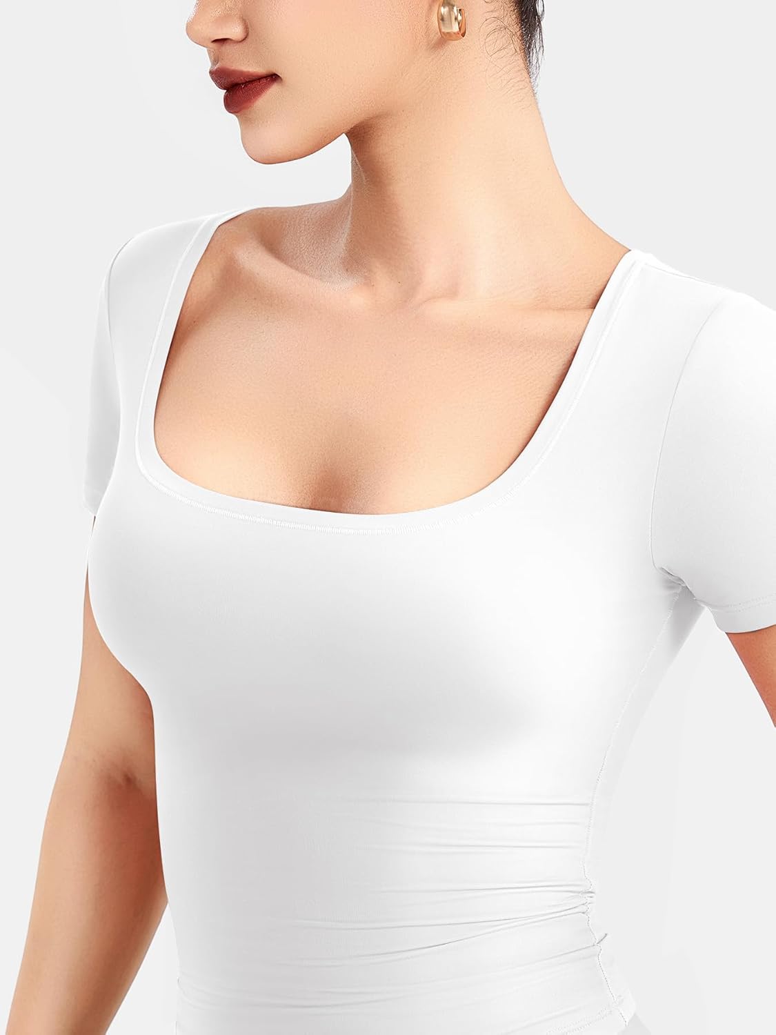 YEOREO Women's Scoop Neck Slim Fit Crop Top - Short Sleeve Double Lined T-Shirt in Stylish Design