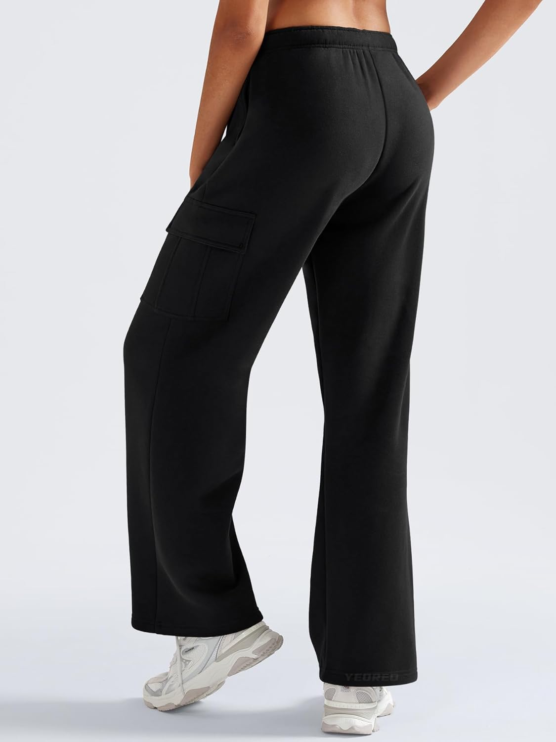 YEOREO Women's Fleece-Lined Cargo Sweatpants - Wide Leg Joggers with Pockets | Comfortable & Stylish