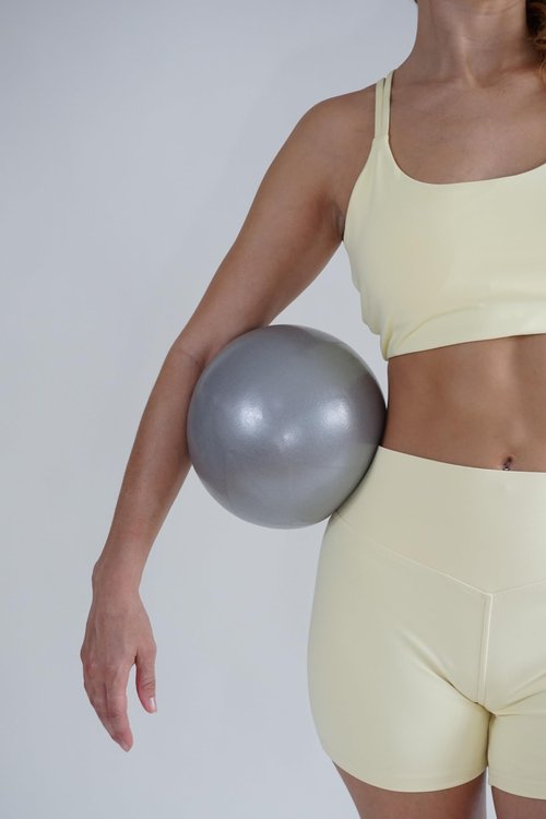 Vitality Vault Pilates Pro Power Pack - Workout Essentials - 2.2lb Hand Weights, 2.2lb Ankle Weights/Wrist Weights, Resistance bands, Pilates Ball, Canvas Tote Bag - For Beginners or Advanced - Home or Gym/Studio Use. (Lavender)