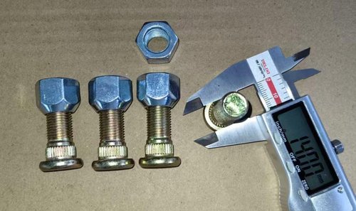 4PCS Rear Wheel Hub Bolt Studs JW8-G4178-00 & Lug Nuts Replacement for Yamaha G8 G9 (1992-UP) G14 G16 G19 G20 G21 G22 G29 Golf CART