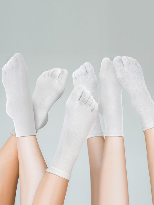 Bencailor 6/12/24 Pairs Women Toe Socks Cotton Breathable Compression Crew Five Toe Sock for Women Men Athletic Running(6 Pairs,White,8-11)