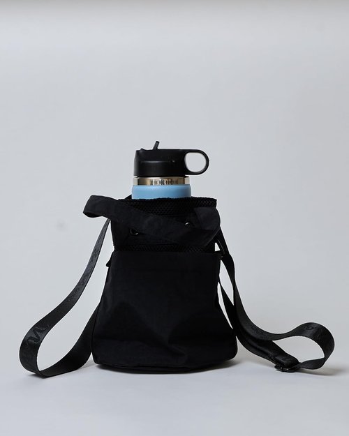 NoNa & Bee Water Bottle Holder - Hands-Free Crossbody Carrier Bag with Phone Pocket | Black