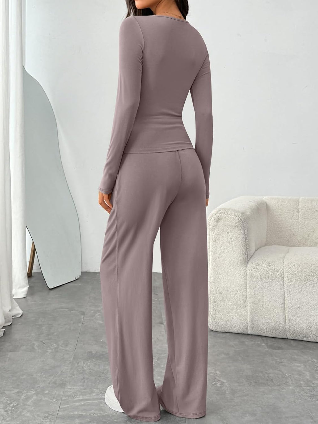 Trendy Queen 2-Piece Lounge Set - Women's Scoop Neck Top & Wide Leg Pants with Pockets