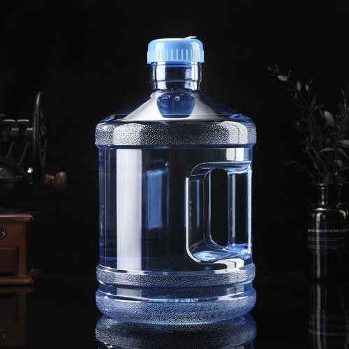 Hoolerry 1 Pieces Water Bottle 1 Gallon Round Plastic Water Jug with Handle Reusable Leak Proof Bottle for Gym Sports Office Daily Cold Liquids Drinking Use, Blue