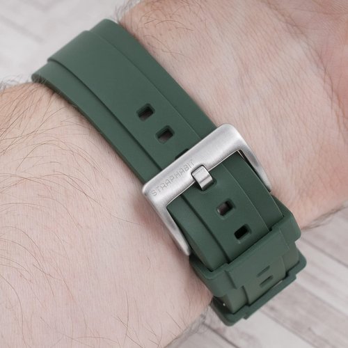 StrapHabit Extra Long Watch Strap for Large Wrists - Quick Release Rubber Band FKM 20mm 22mm (Green, 20mm)
