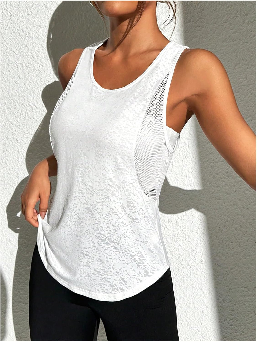 OYOANGLE Women's Mesh Workout Tank Top - Breathable Sleeveless Athletic Shirt for Yoga & Gym