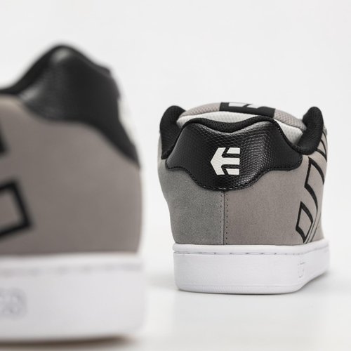 Etnies Fader – Classic Skate Heritage Style with on-Trend Puffy Look, Reinforced Cupsole, Cushioned Fit, Everyday Sneakers - Grey/Black - 10