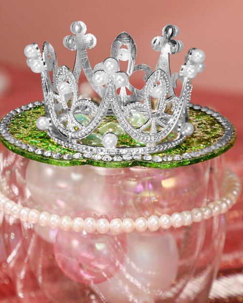 Toykee Lid Plate Topper for Stanley Cup 40 oz - Light Green Crown Cute Decoration Accessories for Tumbler, Woter Botter Glitter Bling Decor for Women Girls