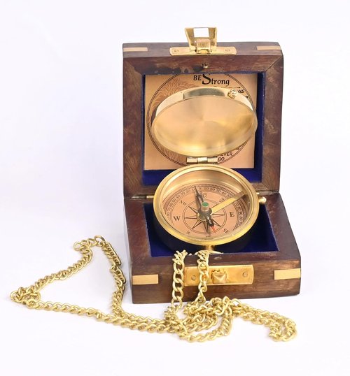 Brass Compass by [Brand Name] - Engraved with Religious Scripture Verse (Joshua 1:9) - Ideal Gift for Baptism, Confirmation, Graduation