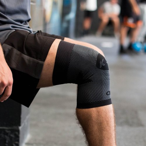OS1st KS7 Performance Knee Brace stabilizes the patella, reduces recovery time, relieves knee pain and arthritis pain (Black, Large)