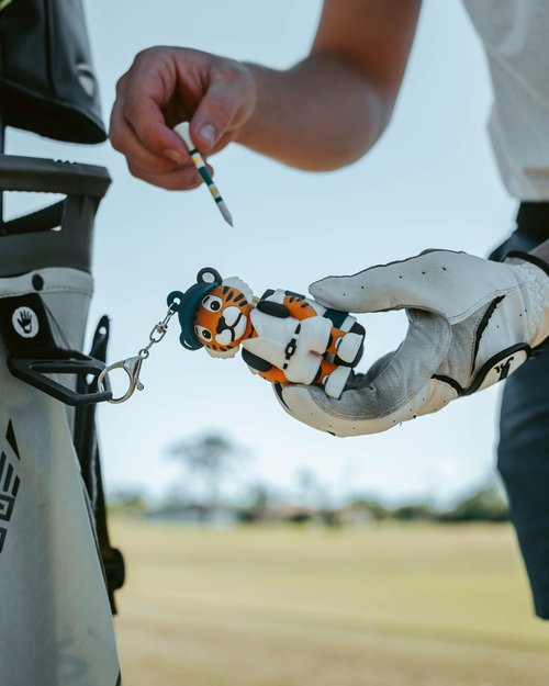 VannyVee Sports Animal Caddy Golf Tee Holder, Silicone Golf Bag Accessory, Holds 4 Tees, Includes 8 Golf Tees, Unisex Adult, (Tiger Caddy)