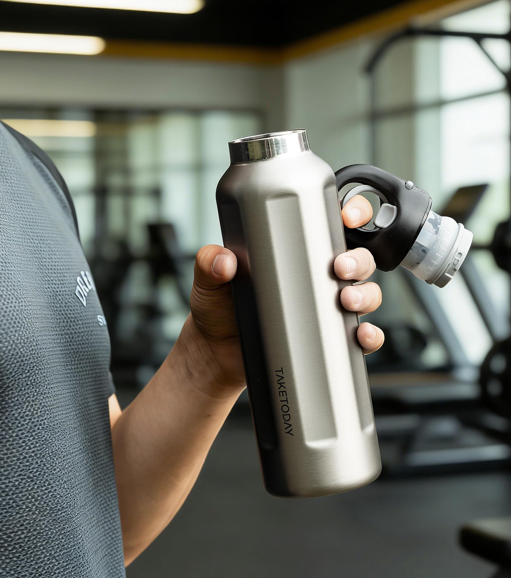 TakeToday 20oz Insulated Water Bottle with One-Touch Chug Lid, Leakproof, Keeps Cold 36H, Stainless Steel Double-Wall Vacuum Thermos for Gym, Hiking & Outdoor, Silver