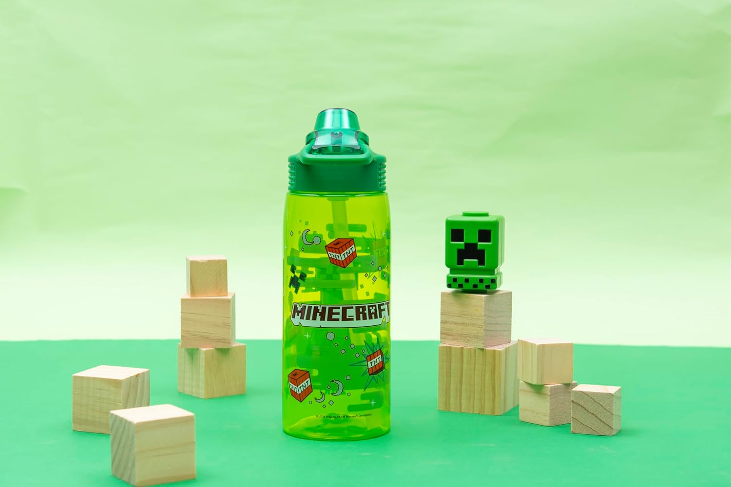 Zak Designs Minecraft Water Bottle - 25oz Durable Plastic with Straw, Handle & Leak-Proof Cover (Creeper)