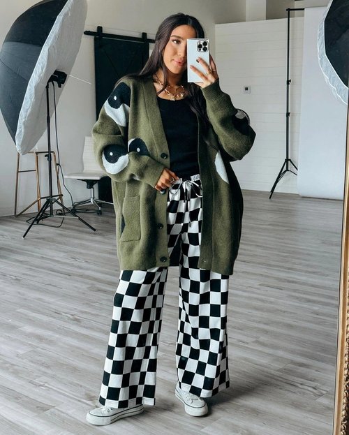 TIYOMI Plus Size Wide Leg Sweatpants for Women 5X Elastic High Waisted Black & White Checkered Pants Yoga Joggers Drawstring Fall Lounge Pants with Pockets 5XL 28W
