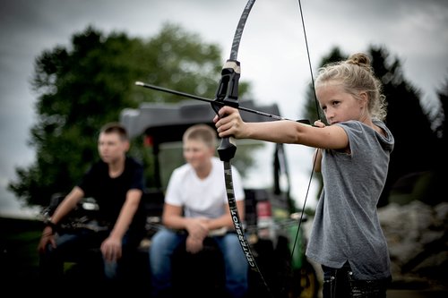 Barnett Centershot Youth Recurve Bow, Youth Bow Ages 5-8, Two Arrows, Quiver, Mossy Oak Bottomland