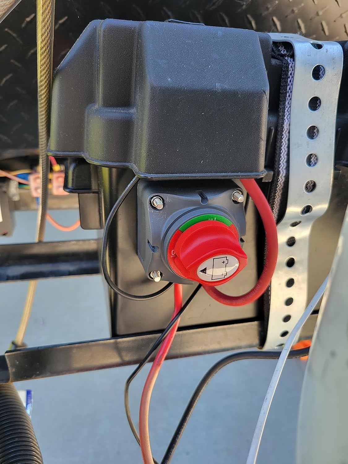 SUNMORN Battery Disconnect Switch - Heavy Duty 12V Master Isolator with 1.64FT Cables for RVs & Boats