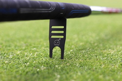 Fastfuse Titanium 4-in-1 Golf Divot Repair Tool & Ball Marker - Club Tee - Groove Cleaner - Putting Alignment Aid - Black
