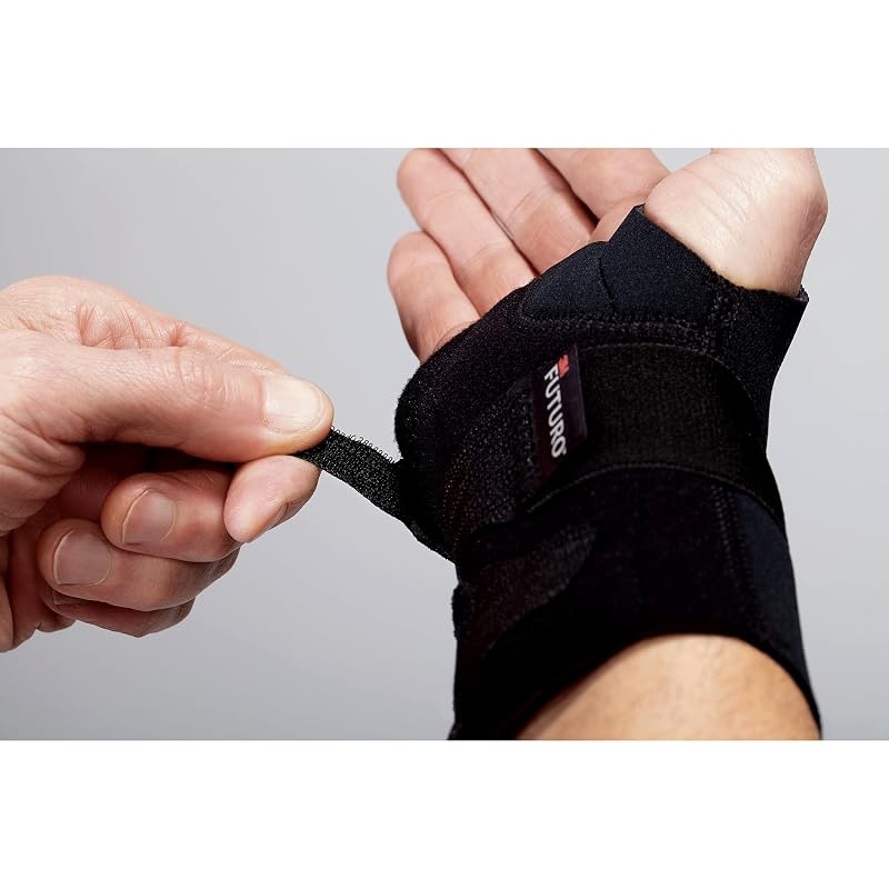 FUTURO Compression Stabilizing Wrist Brace - Breathable, Small/Medium