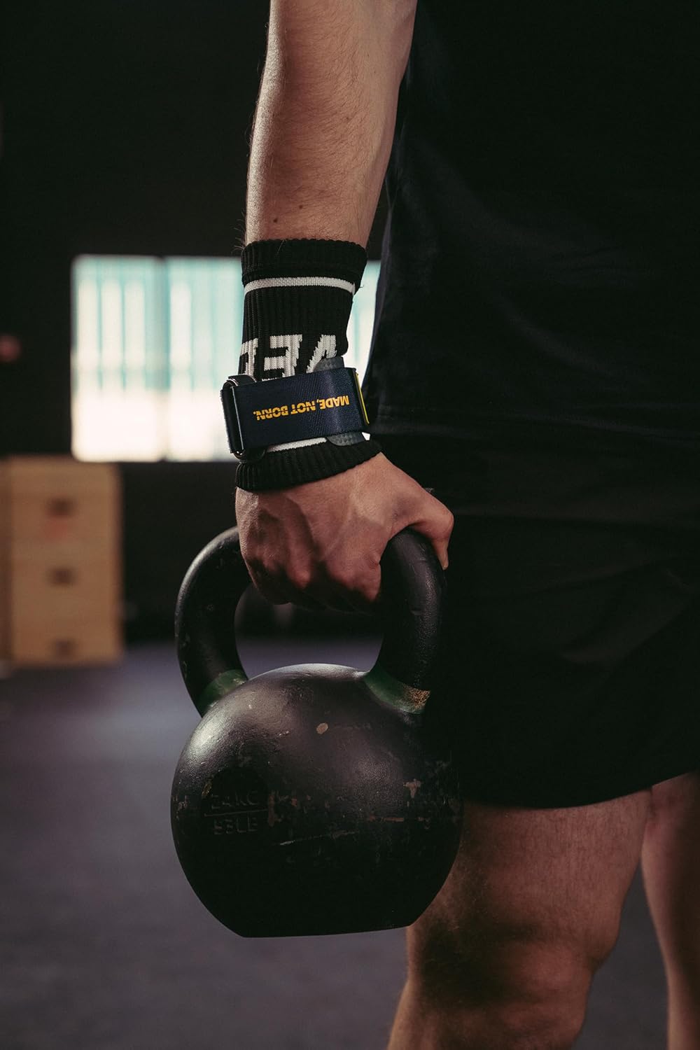 Velites - Official Crossfit® Games Quad Ultra Grips - No Chalk and Smooth Bars - Wristbands and Carry Bag Included - Pull-ups, Muscle-ups and Toes to bar