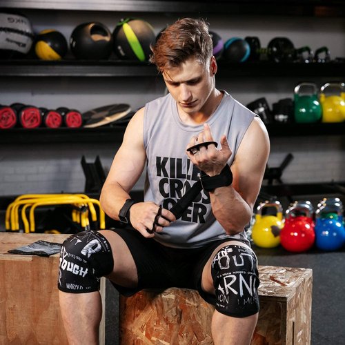 AEOLOS Knee Sleeves (1 Pair)，7mm Compression Knee Braces for Heavy-Lifting,Squats,Gym and Other Sports (Medium)