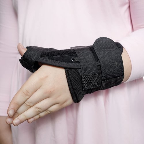 Brace Direct Pediatric Thumb Spica Wrist Splint for Kids - Childrens Thumb Immobilizer for Sprains, Tendonitis, Carpal Tunnel, Juvenile Arthritis (Child: Right Wrist 3-5" Circ)
