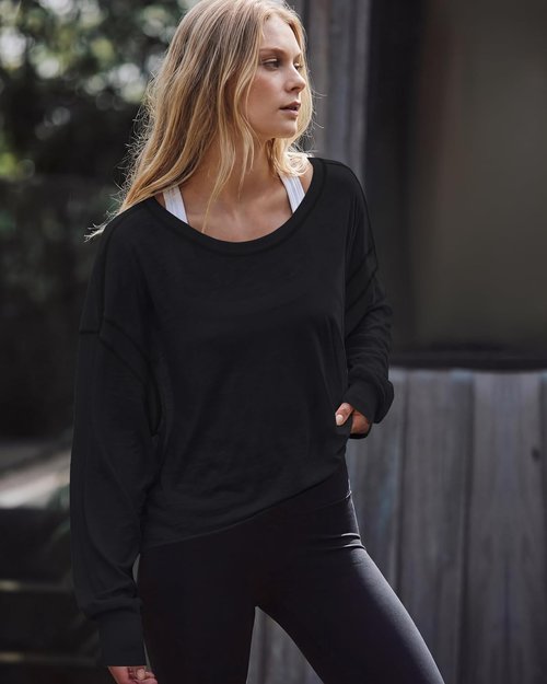 Gacaky Women's Open Back Workout Top - Loose Fit Long Sleeve Athletic Crop Shirt for Gym & Dance