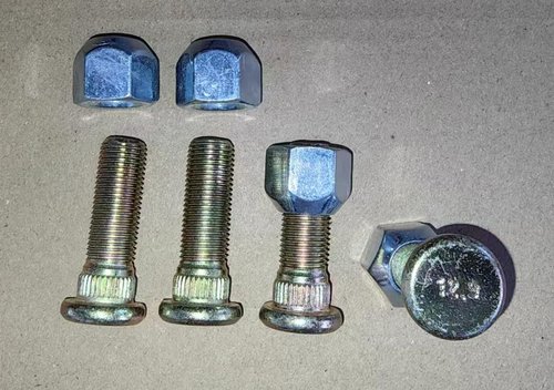 4PCS Rear Wheel Hub Bolt Studs JW8-G4178-00 & Lug Nuts Replacement for Yamaha G8 G9 (1992-UP) G14 G16 G19 G20 G21 G22 G29 Golf CART