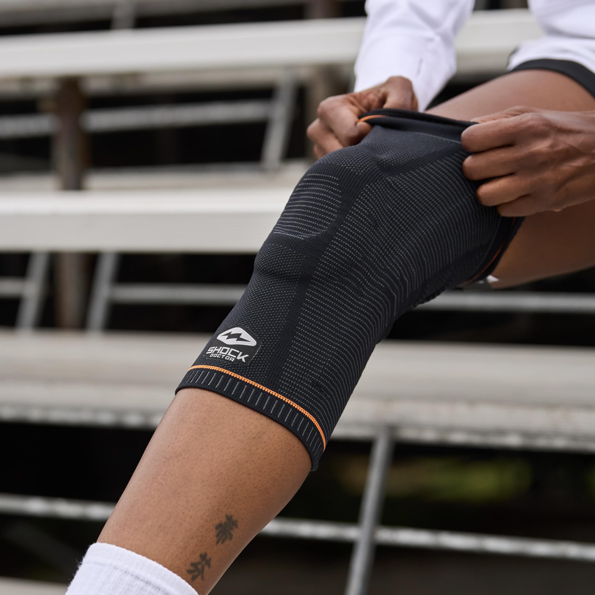 Shock Doctor Ultra Knit Knee Support, Knee Brace for Preventing & Healing Patella Instability, Meniscus Injuries, Minor Ligament Sprains & Hyperextension, for Men & Women, Sold as Single Unit (1)