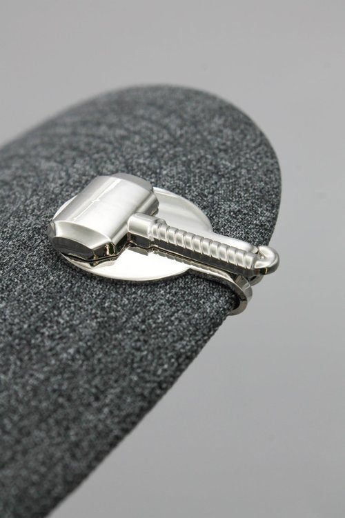 MULLIGAN HOOLIGAN The Hammer Golf Ball Marker + Magnetic Hat Clip Premium Metal Marker with Built-In Magnet, Strong Magnetic Hold, Durable & Lightweight Golf Accessory