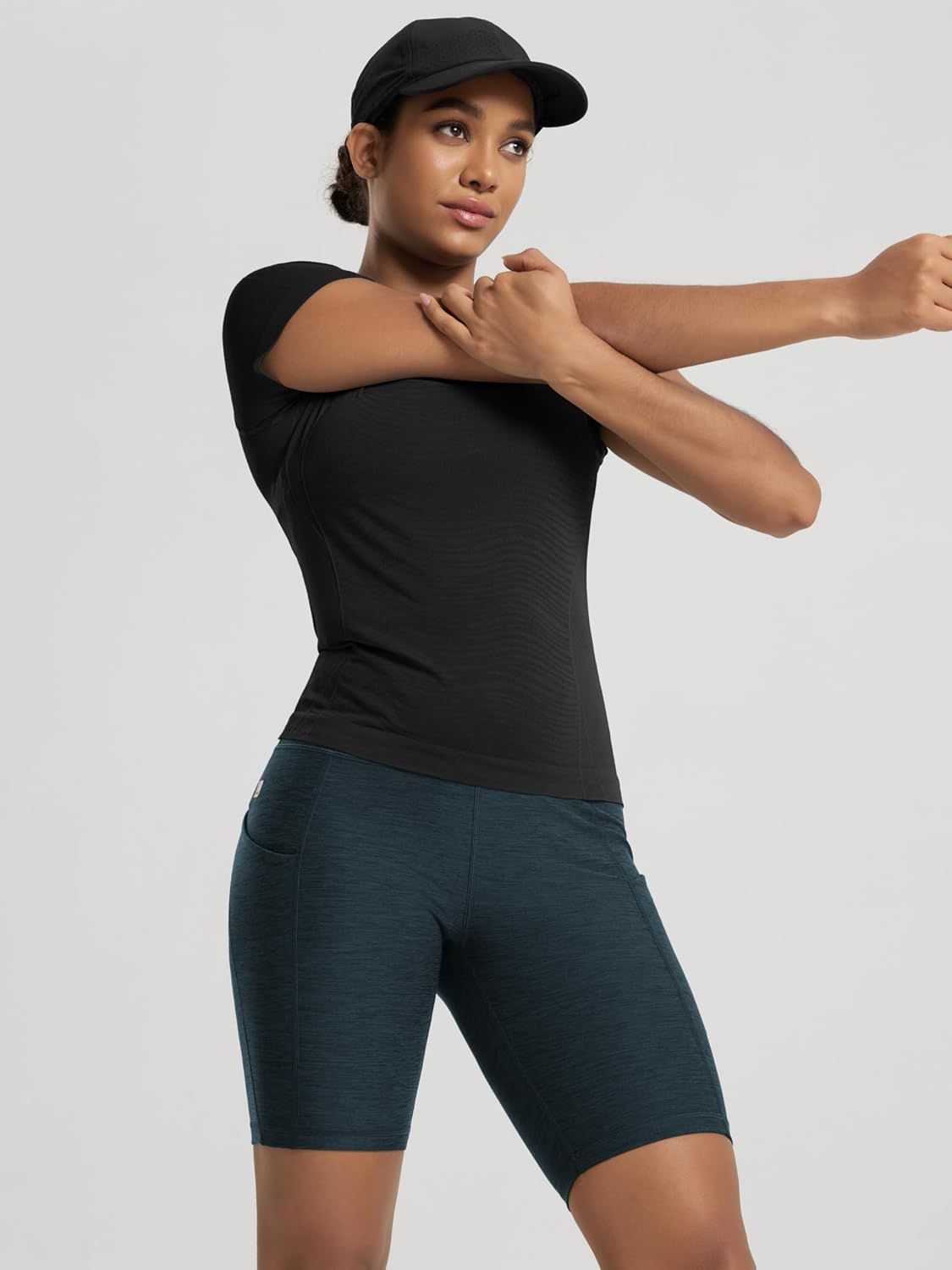 ODODOS Women's Seamless Performance Short Sleeve T-Shirt - Lightweight Breathable Slim Fit Running Workout Top -Waist Length