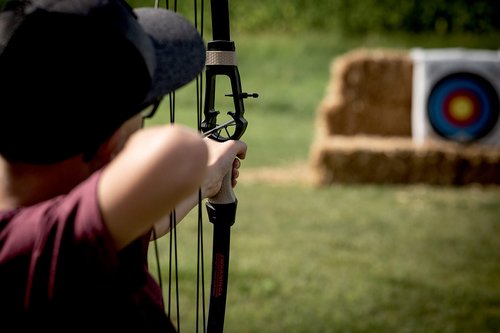 Barnett Centershot Youth Recurve Bow, Youth Bow Ages 5-8, Two Arrows, Quiver, Mossy Oak Bottomland
