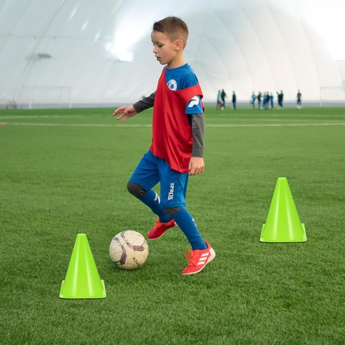MAQUITA 30 Pack 7-Inch Plastic Traffic Cones - Agility Markers for Soccer, Skating, Football & More