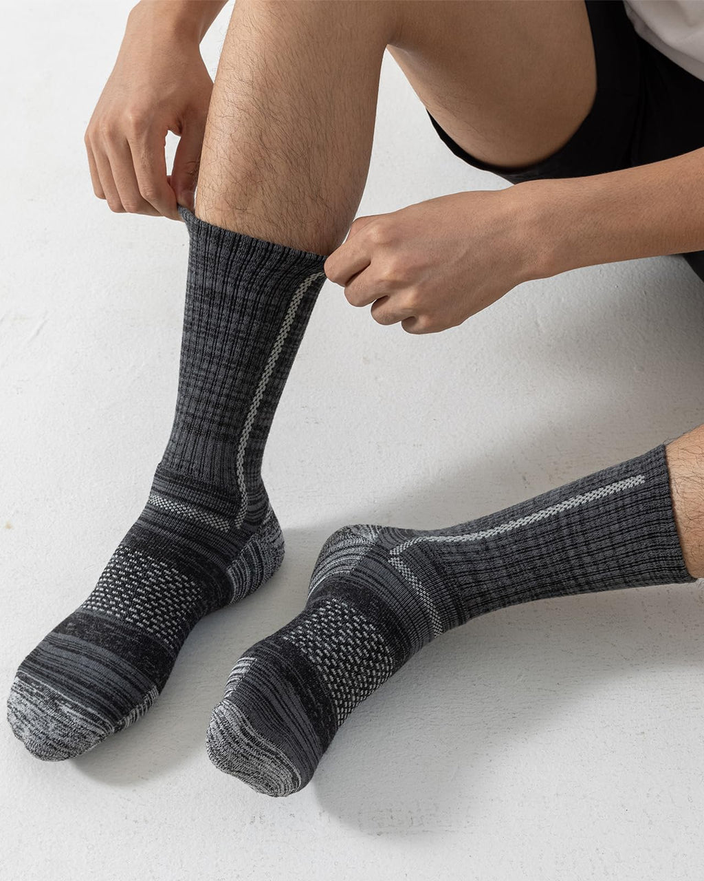 Niorasen Men's Cotton Crew Work Socks, 5 Pairs Cushioned Boot Moisture Athletic Socks for Hiking Sports Running