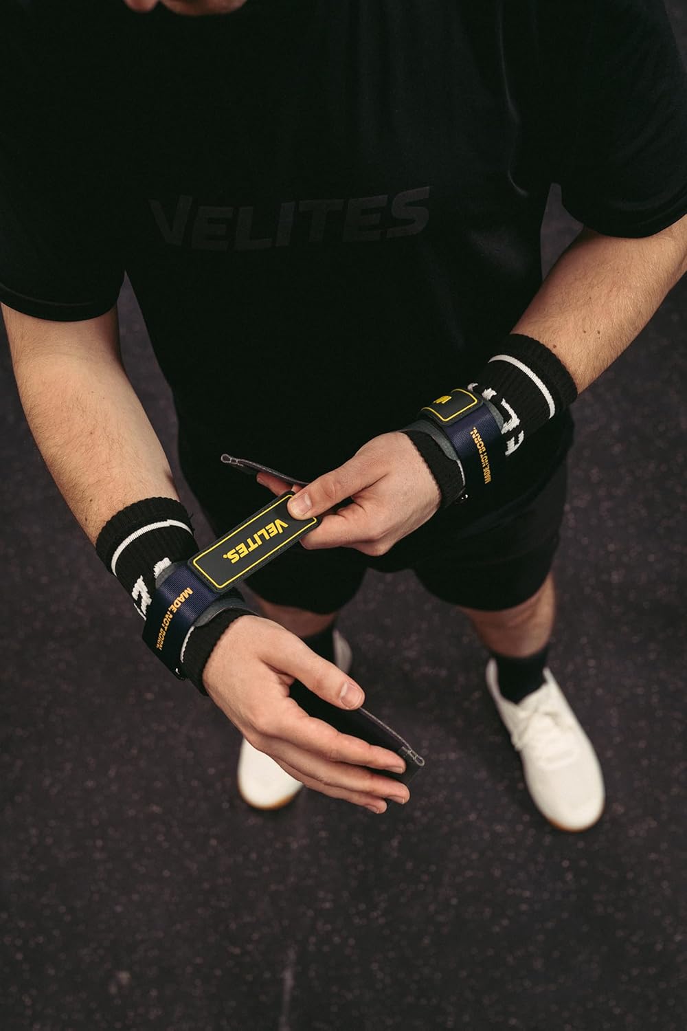 Velites - Official Crossfit® Games Quad Ultra Grips - No Chalk and Smooth Bars - Wristbands and Carry Bag Included - Pull-ups, Muscle-ups and Toes to bar
