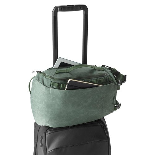 eagle creek Explore Sling Pack - Compact Crossbody Sling Bag With Cushioned Back Panel, Reinforced Side Grab Handle & Stretchy Mesh Side Pockets - Travel Accessories - Grass Green