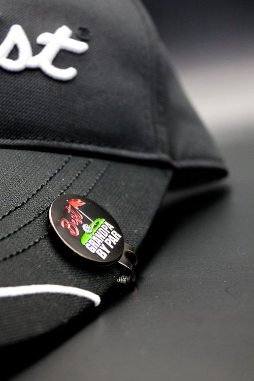 MULLIGAN HOOLIGAN Best Grandpa by Par Golf Ball Marker + Magnetic Hat Clip, Funny and Unique Golf Gift, Premium Quality, The Perfect for Your Favorite Golfer, Golf Accessories for Any Occasions